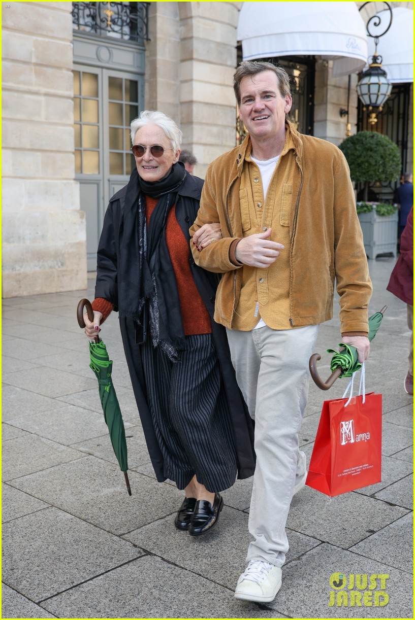 'All's Fair' Stars Sarah Paulson, Naomi Watts, & Glenn Close Spotted In Paris