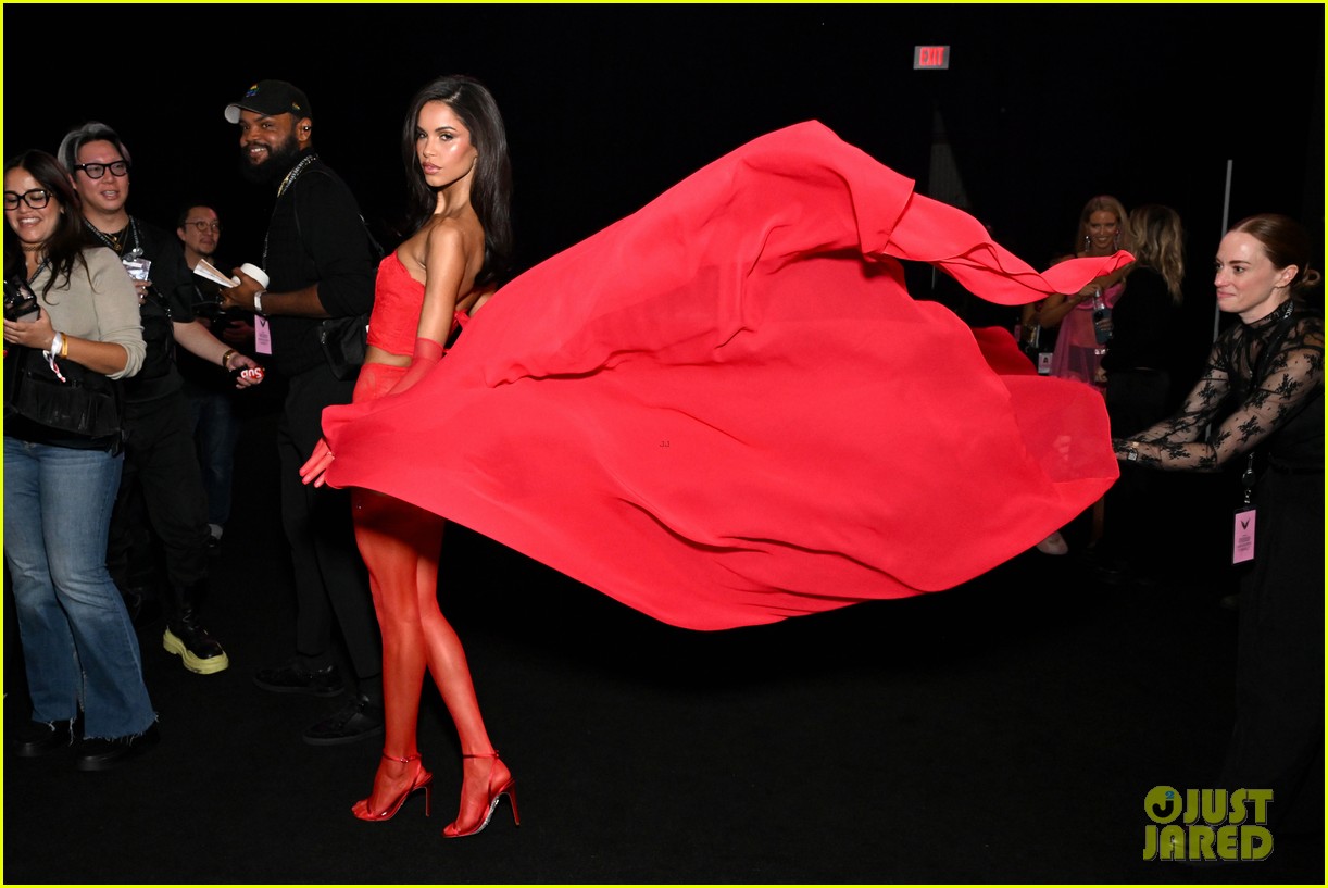 Inside the Victoria's Secret Fashion Show 2025: All the Backstage Photos You Didn't See on the Live Stream!