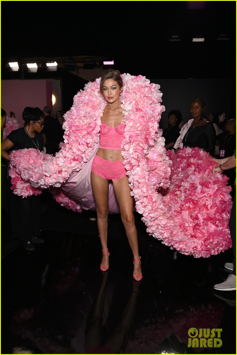 Inside the Victoria's Secret Fashion Show 2025: All the Backstage Photos You Didn't See on the Live Stream!