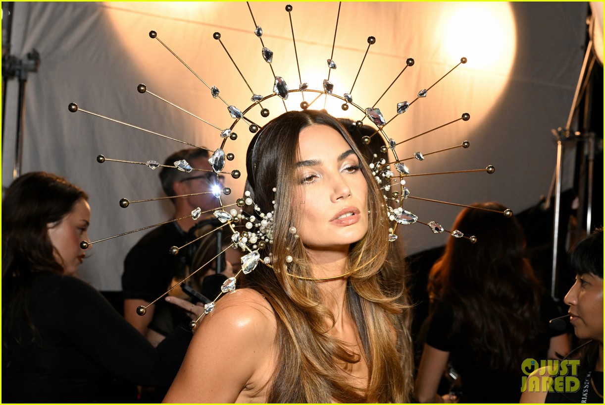 Inside the Victoria's Secret Fashion Show 2025: All the Backstage Photos You Didn't See on the Live Stream!