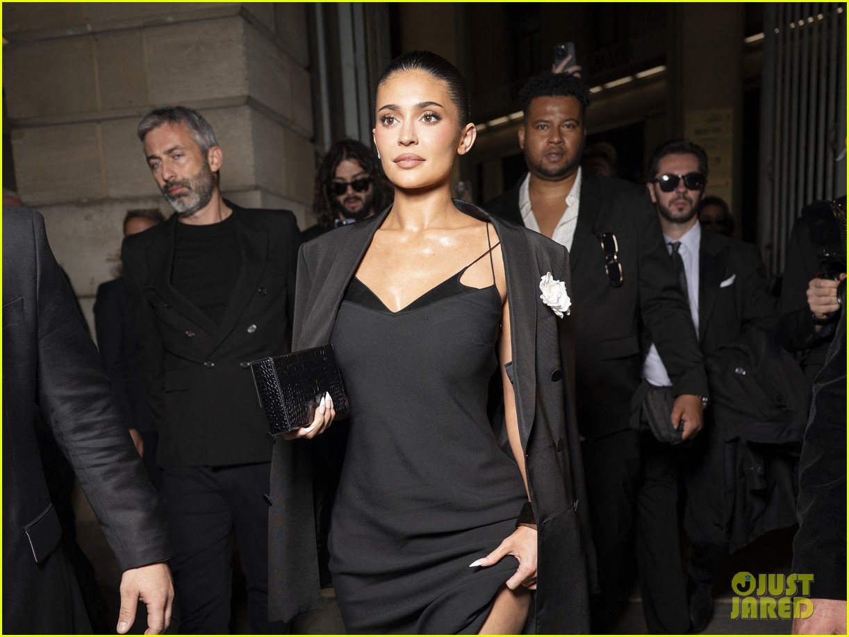 Kylie Jenner, Pamela Anderson, & More Stars Coordinate in Black for Tom Ford Show in Paris!