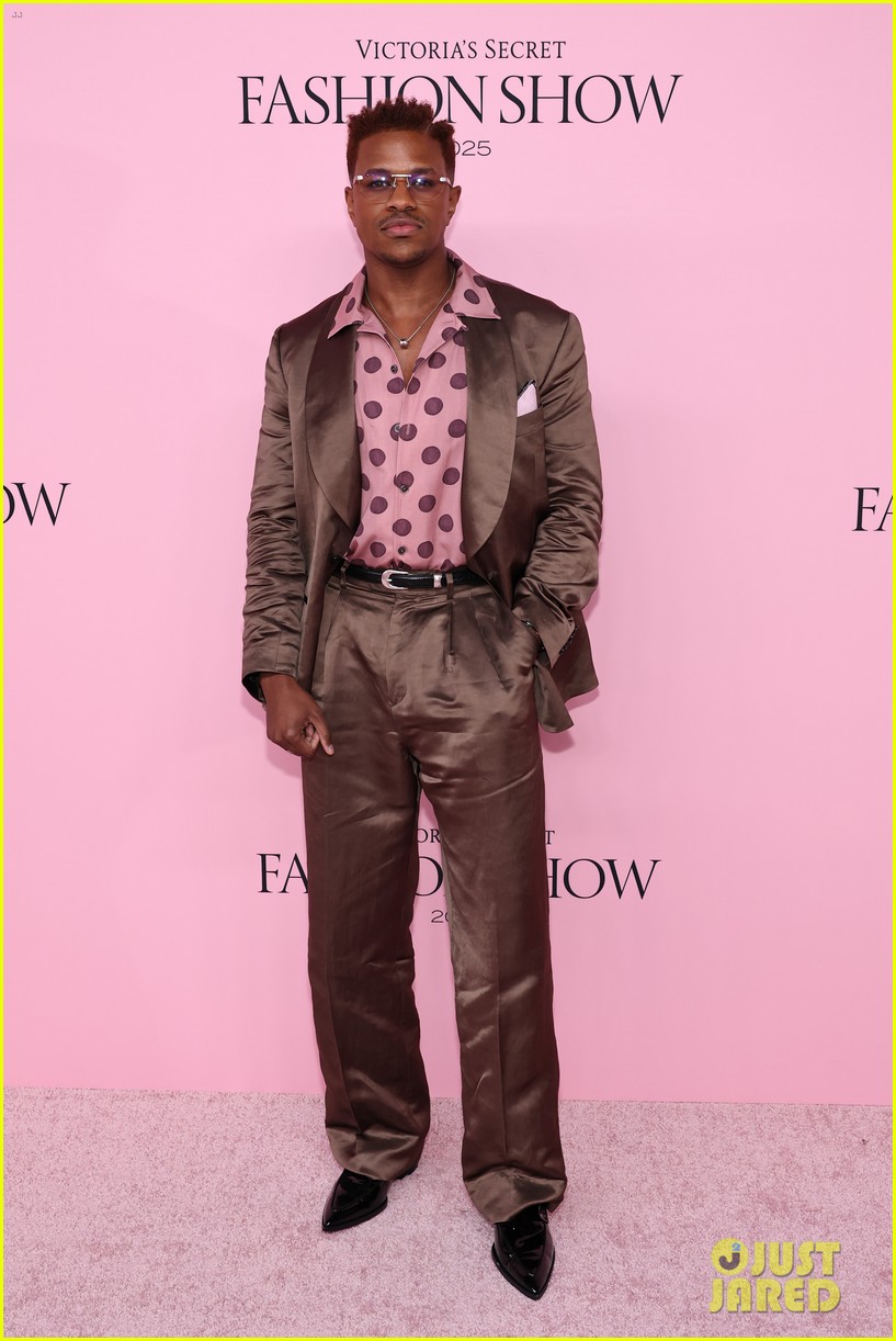 Sarah Jessica Parker, Jodie Turner-Smith & More Serve Looks at Victoria's Secret Fashion Show 2025