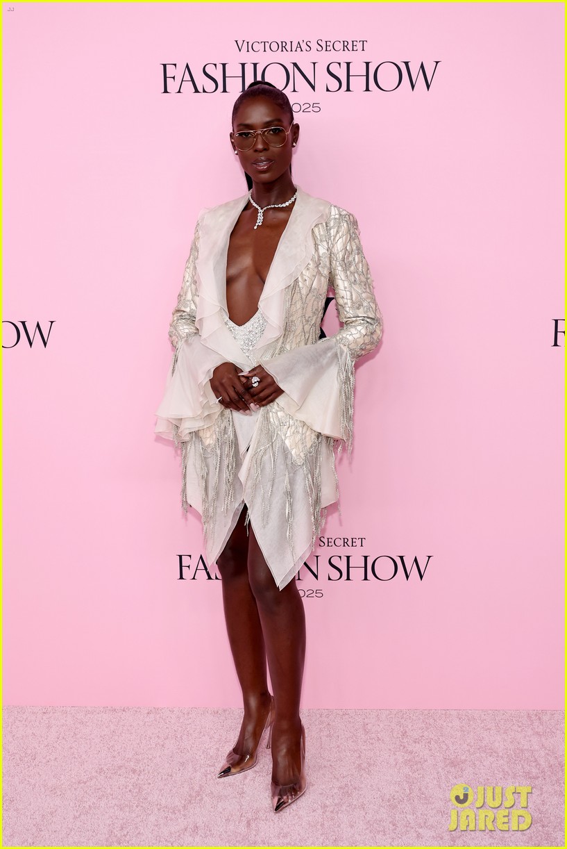 Sarah Jessica Parker, Jodie Turner-Smith & More Serve Looks at Victoria's Secret Fashion Show 2025
