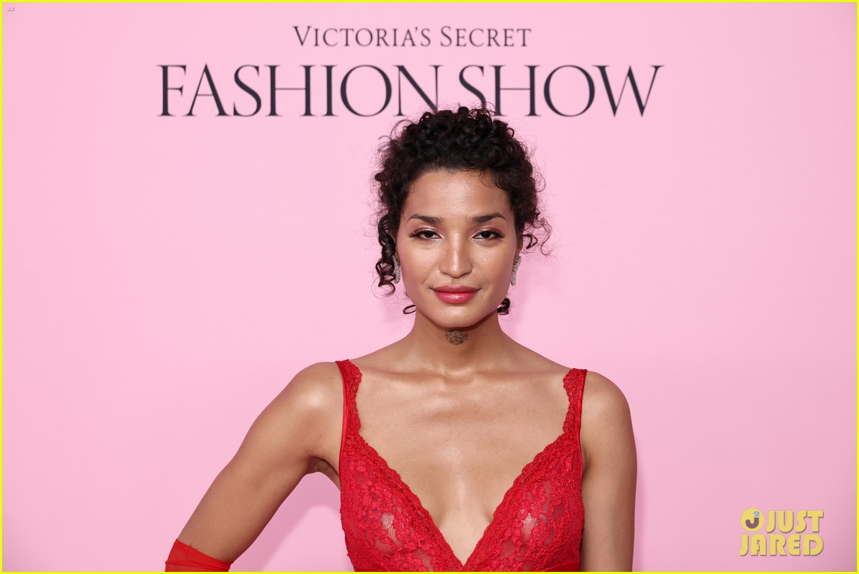Sarah Jessica Parker, Jodie Turner-Smith & More Serve Looks at Victoria's Secret Fashion Show 2025