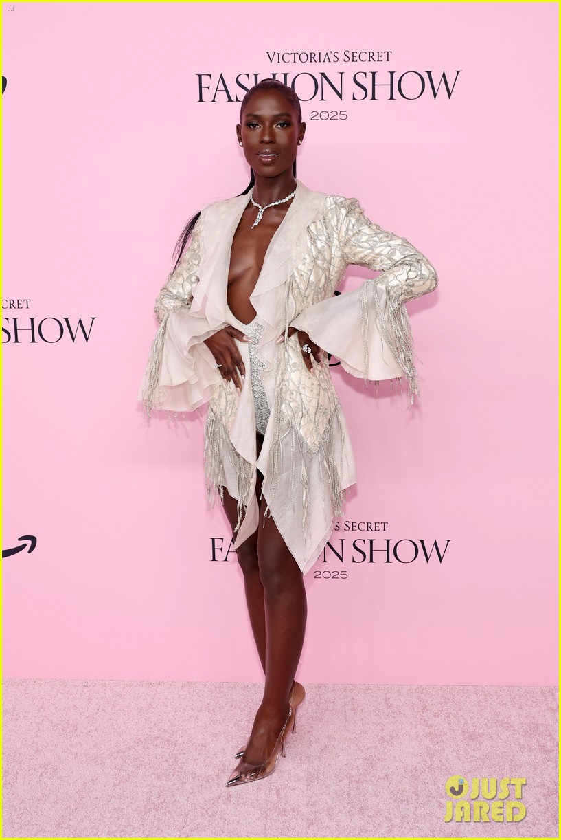 Sarah Jessica Parker, Jodie Turner-Smith & More Serve Looks at Victoria's Secret Fashion Show 2025