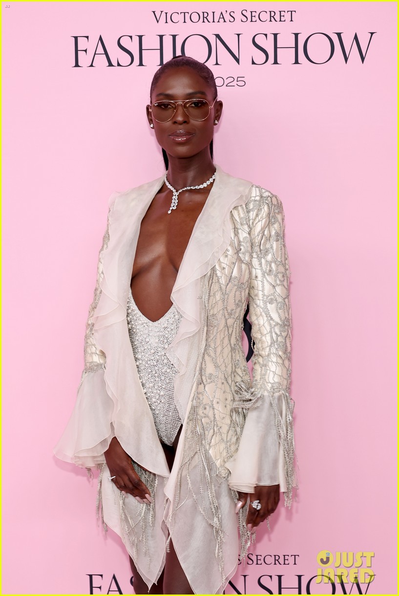 Sarah Jessica Parker, Jodie Turner-Smith & More Serve Looks at Victoria's Secret Fashion Show 2025
