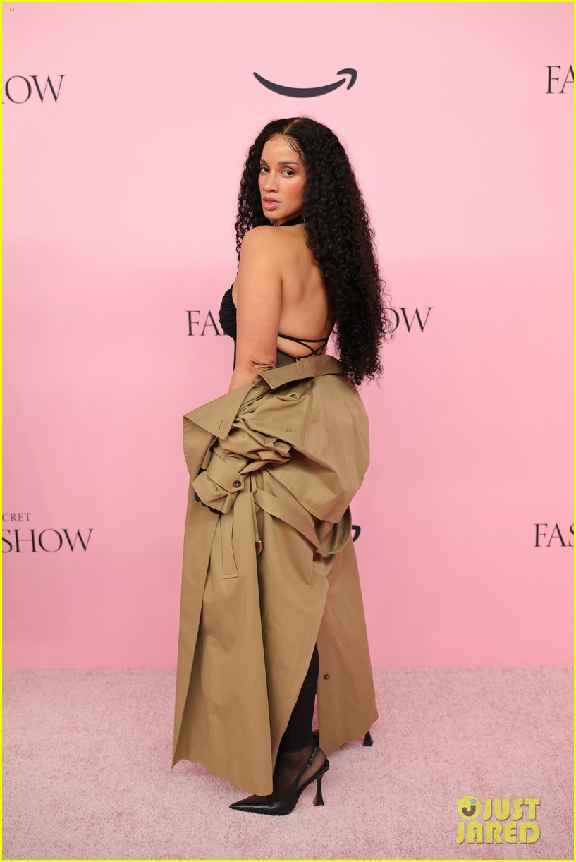 Sarah Jessica Parker, Jodie Turner-Smith & More Serve Looks at Victoria's Secret Fashion Show 2025