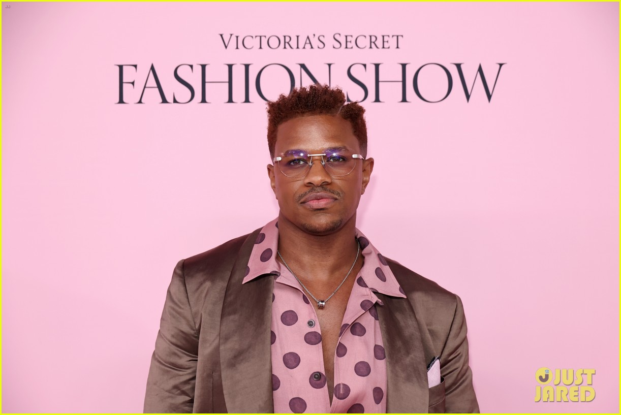 Sarah Jessica Parker, Jodie Turner-Smith & More Serve Looks at Victoria's Secret Fashion Show 2025