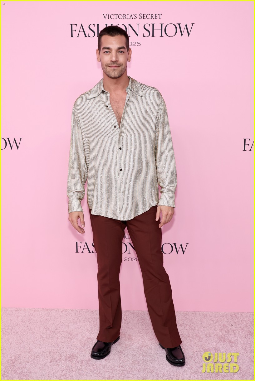 Sarah Jessica Parker, Jodie Turner-Smith & More Serve Looks at Victoria's Secret Fashion Show 2025