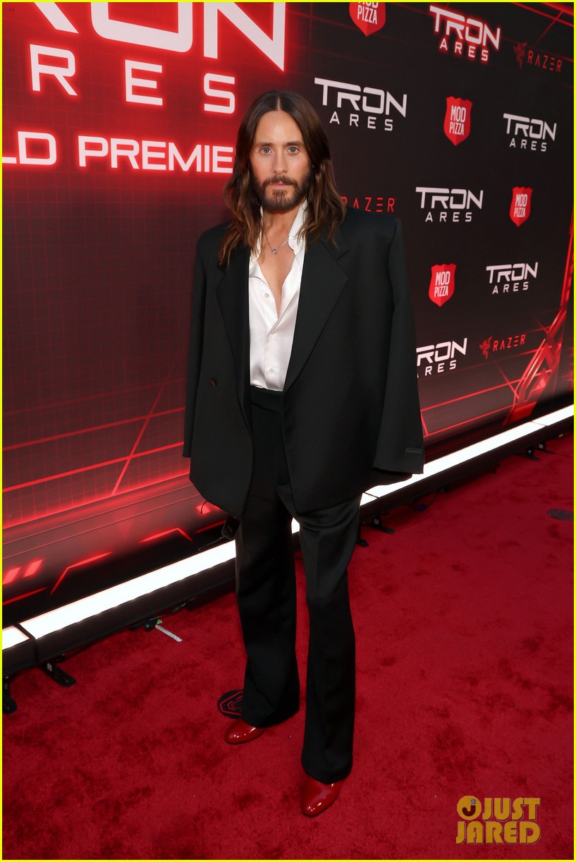 'Tron: Ares' Cast Shuts Down Hollywood Boulevard for L.A. Premiere, Complete with a Nine Inch Nails Concert!