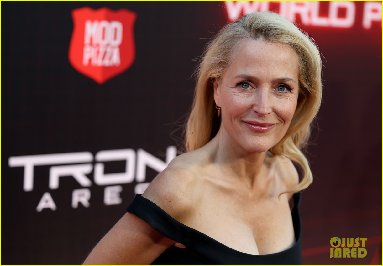 'Tron: Ares' Cast Shuts Down Hollywood Boulevard for L.A. Premiere, Complete with a Nine Inch Nails Concert!