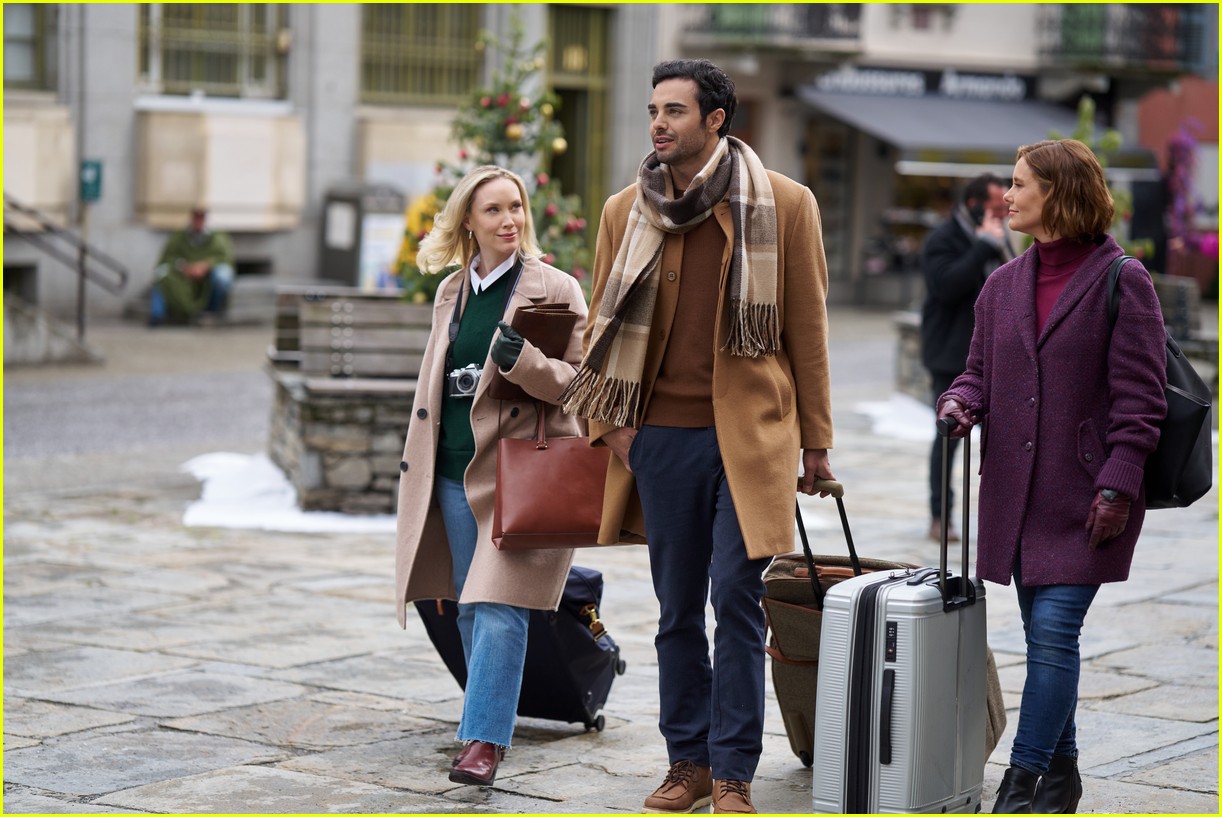 Ashley Williams & Laci J. Mailey Play Sisters in Hallmark's New 'An Alpine Holiday' Movie!