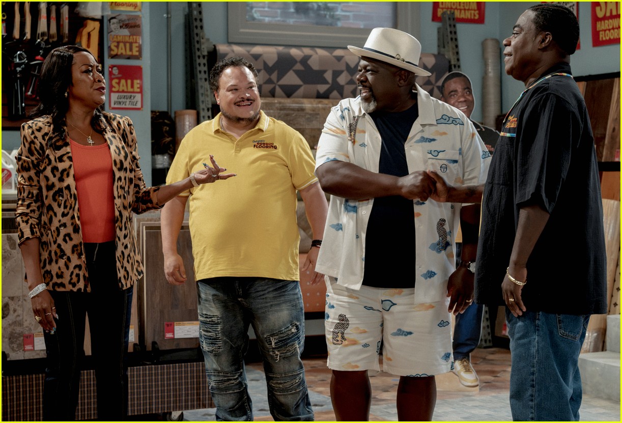 'Crutch' Cast, Character Guide & Trailer: 'The Neighborhood' TV Show Spinoff Premieres on Paramount+