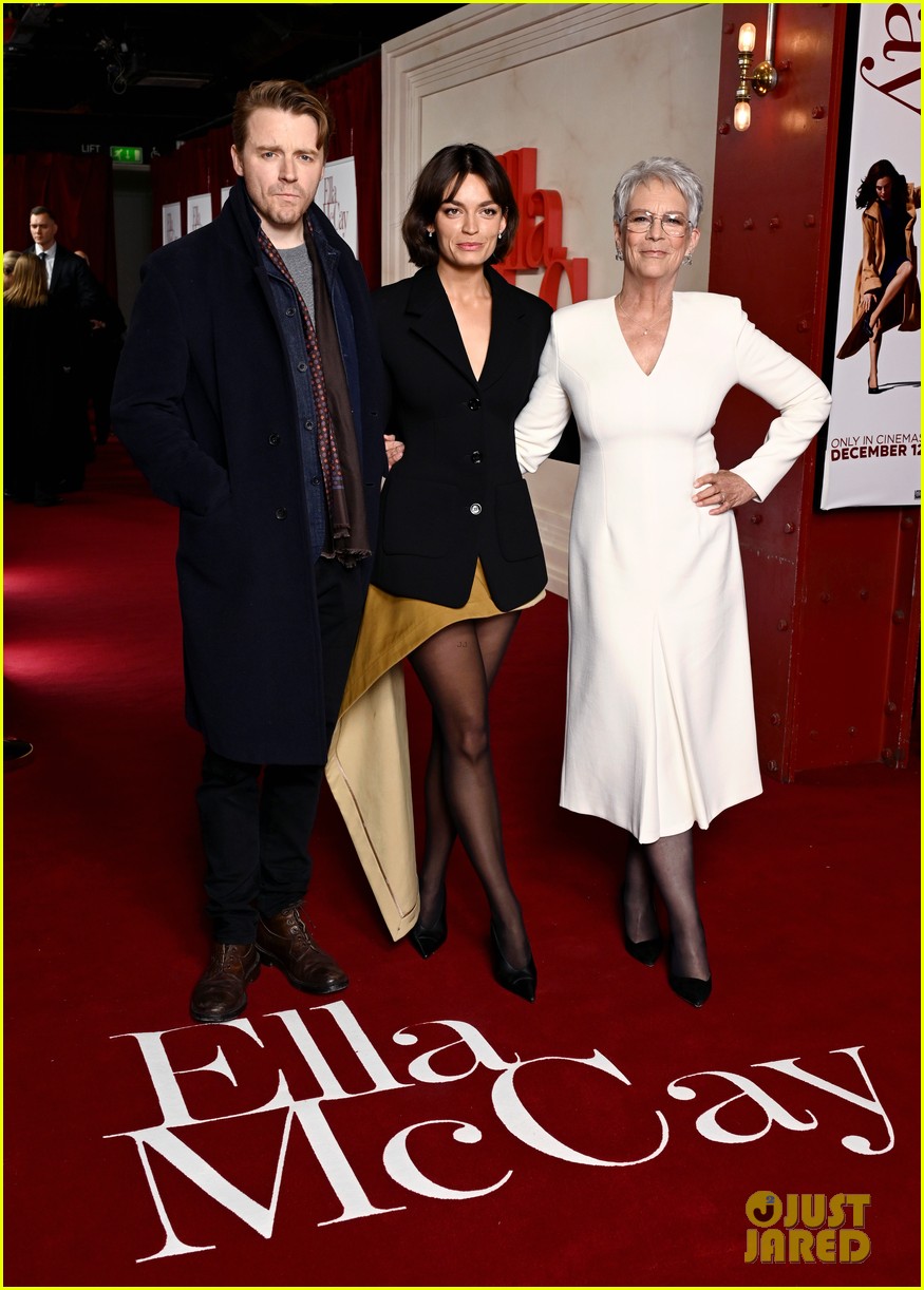 Emma Mackey & Jamie Lee Curtis Hold Hands at 'Ella McCay' Premiere in London