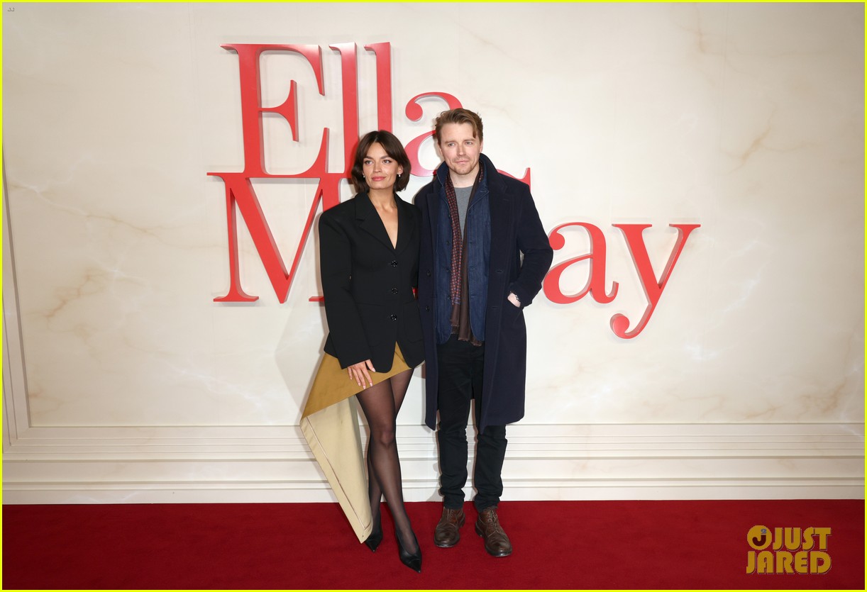 Emma Mackey & Jamie Lee Curtis Hold Hands at 'Ella McCay' Premiere in London