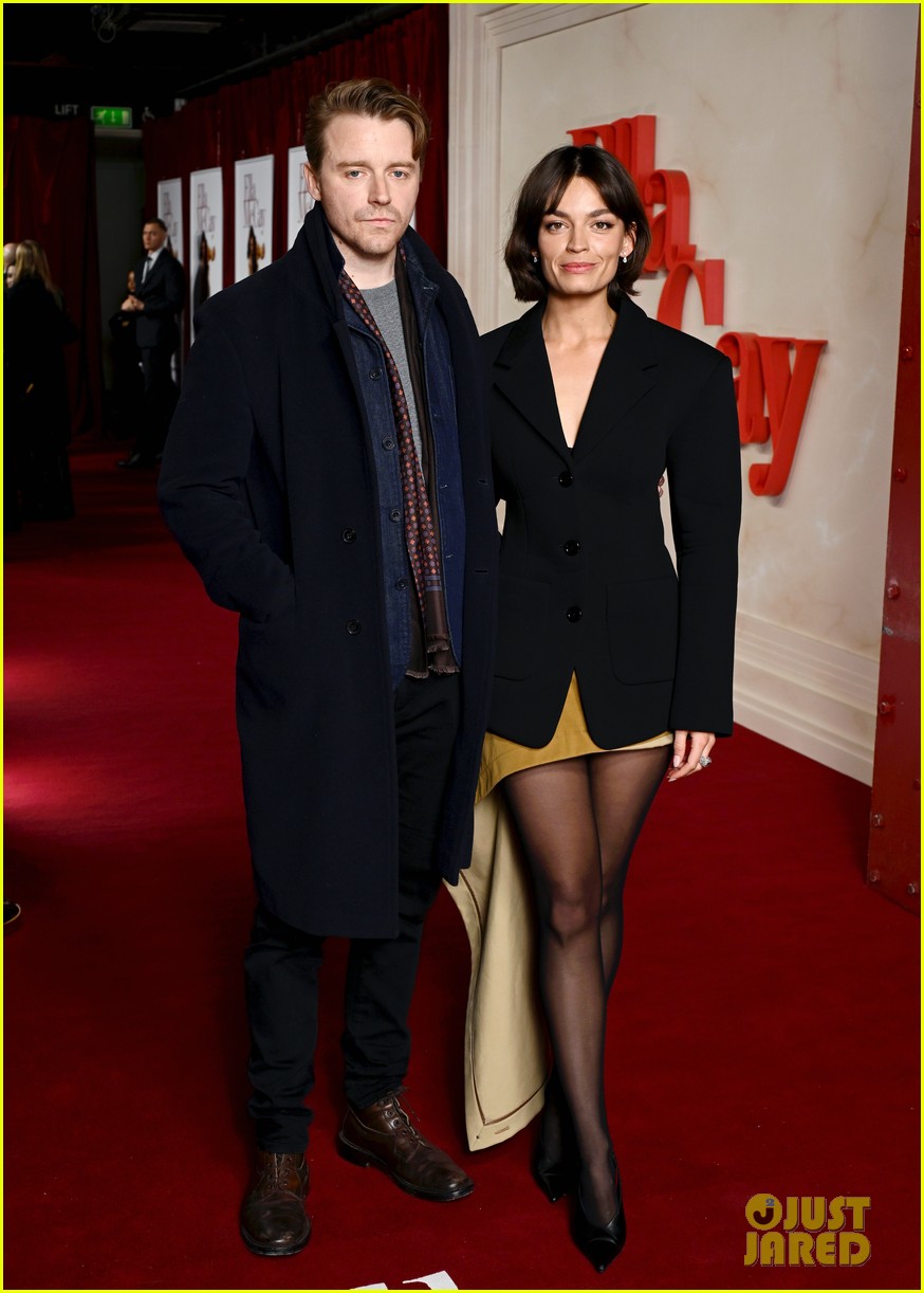 Emma Mackey & Jamie Lee Curtis Hold Hands at 'Ella McCay' Premiere in London