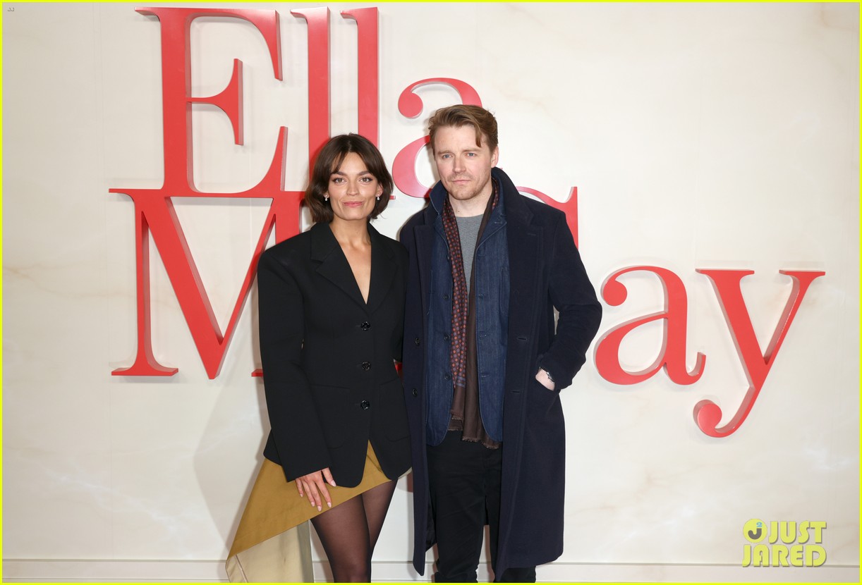 Emma Mackey & Jamie Lee Curtis Hold Hands at 'Ella McCay' Premiere in London