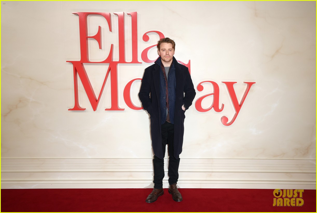 Emma Mackey & Jamie Lee Curtis Hold Hands at 'Ella McCay' Premiere in London