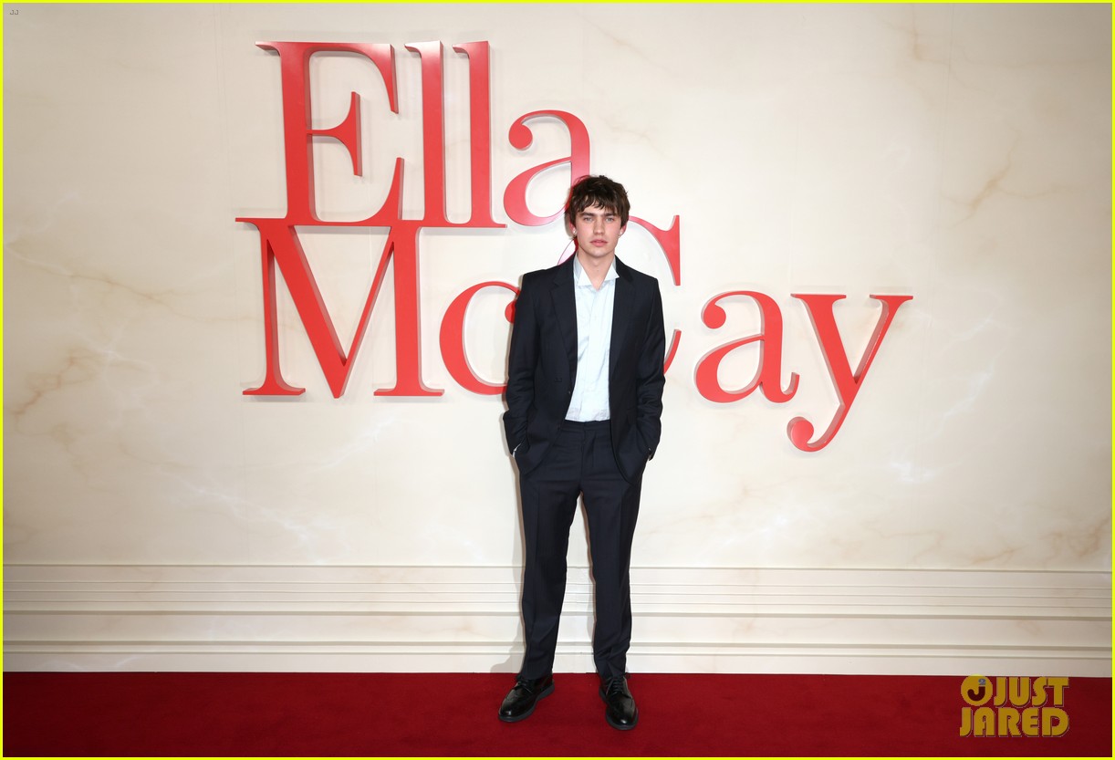 Emma Mackey & Jamie Lee Curtis Hold Hands at 'Ella McCay' Premiere in London