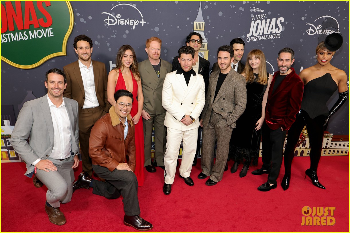 Kevin, Nick, & Joe Jonas Step Out in NYC for 'A Very Jonas Christmas Movie' Premiere