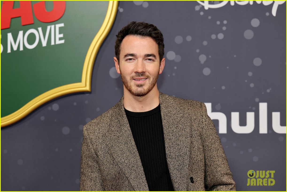 Kevin, Nick, & Joe Jonas Step Out in NYC for 'A Very Jonas Christmas Movie' Premiere