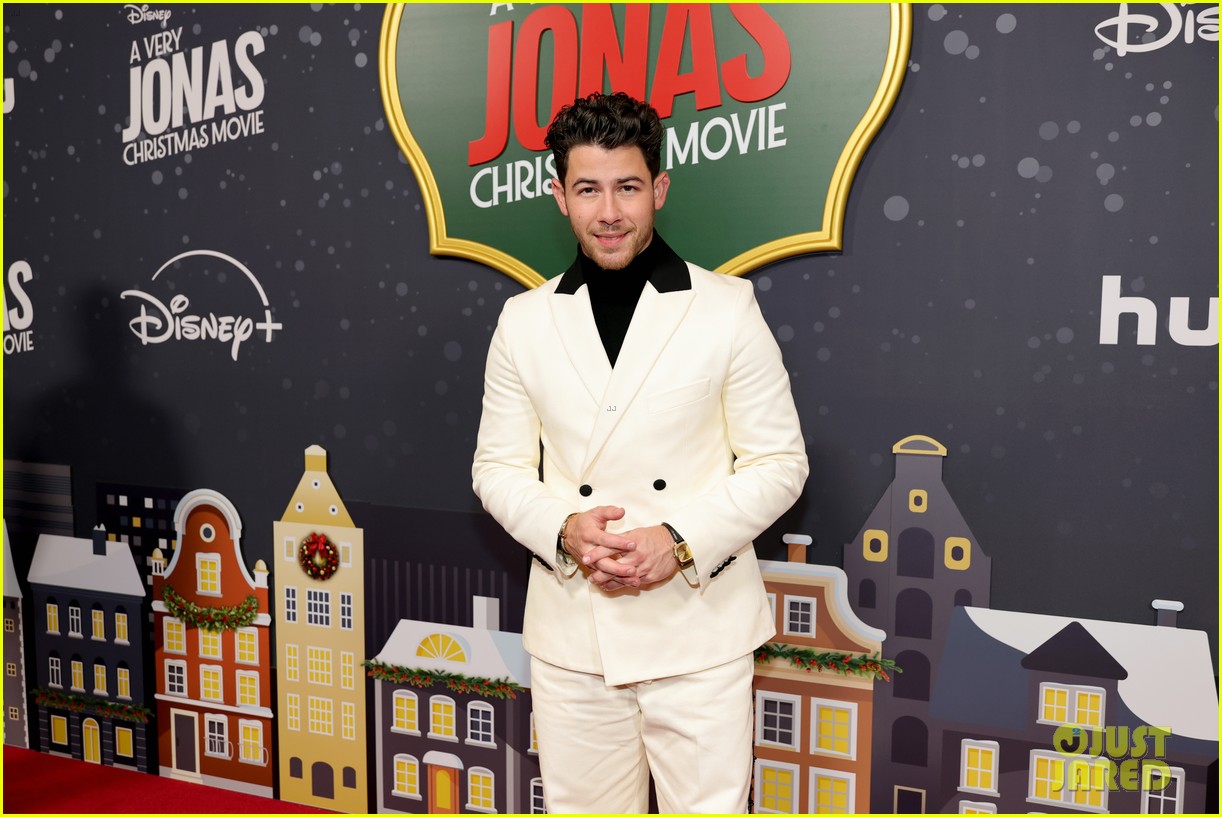 Kevin, Nick, & Joe Jonas Step Out in NYC for 'A Very Jonas Christmas Movie' Premiere