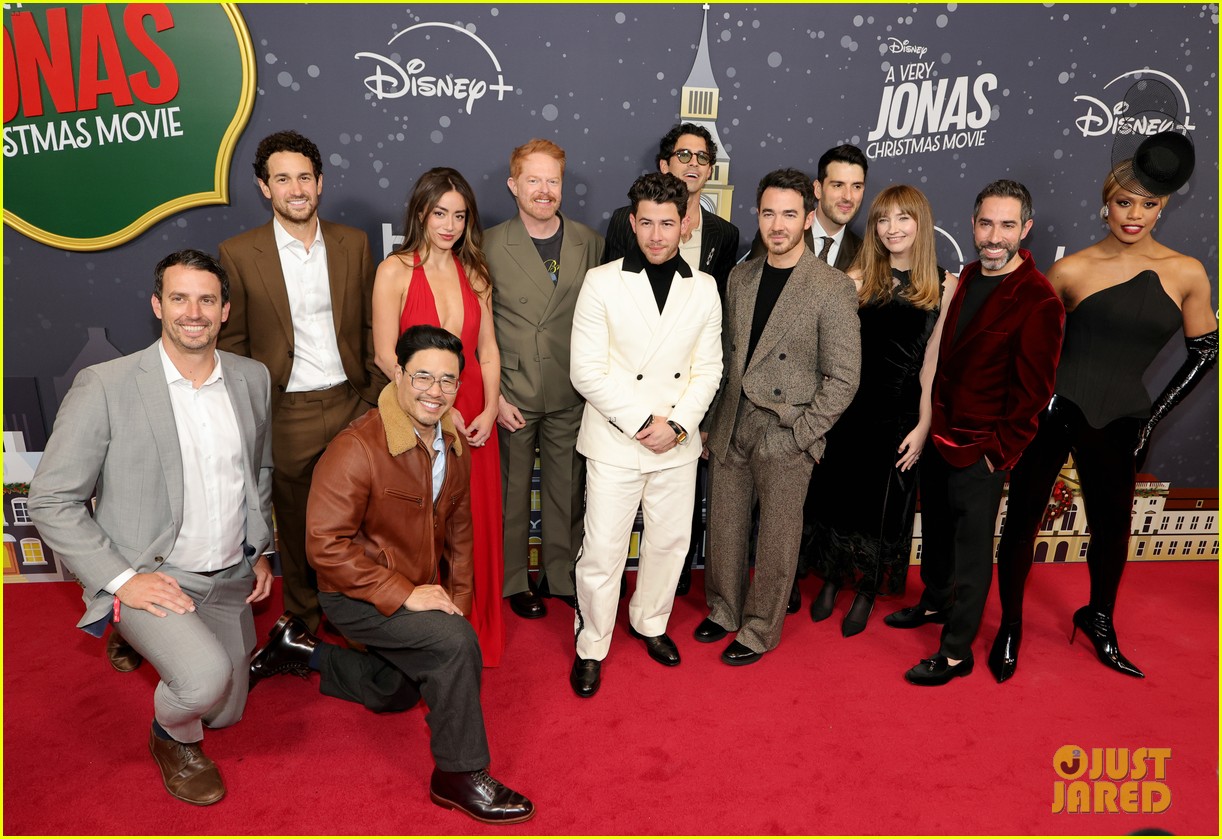 Kevin, Nick, & Joe Jonas Step Out in NYC for 'A Very Jonas Christmas Movie' Premiere