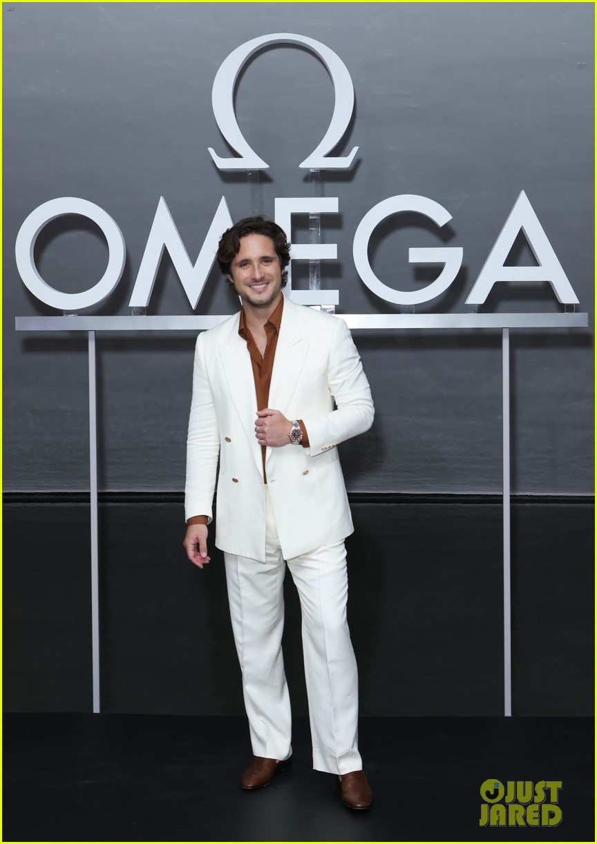 Glen Powell, Colman Domingo, & More Actors Attend Omega Watches Event in Miami Beach
