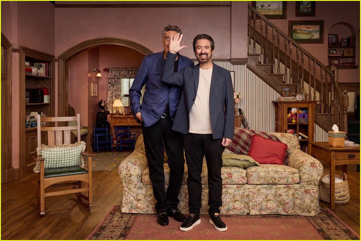 'Everybody Loves Raymond' Cast Reunion Photos Released Ahead of 30th Anniversary Special