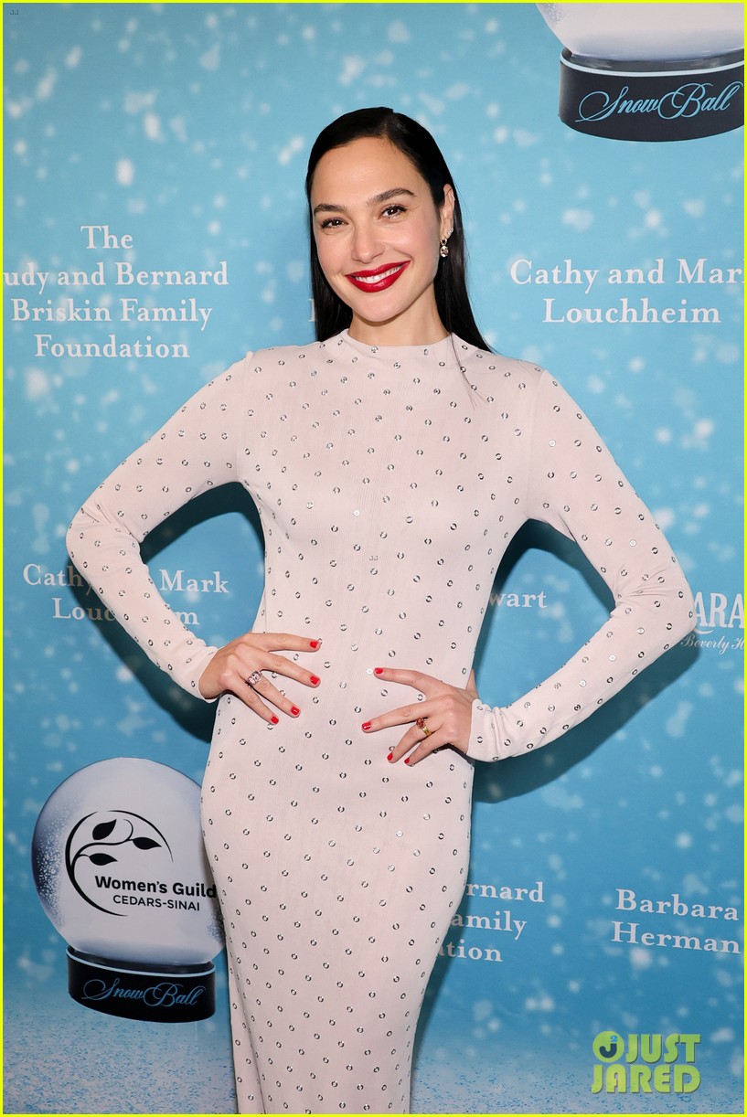 Gal Gadot Receives Hollywood Icon Award at Cedars-Sinai Fall Snow Ball Gala