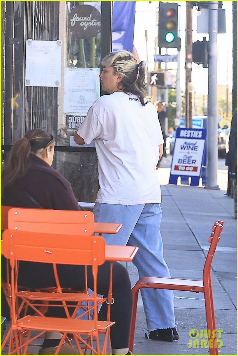 Amanda Bynes Wears a Lady Gaga T-Shirt While Running Errands
