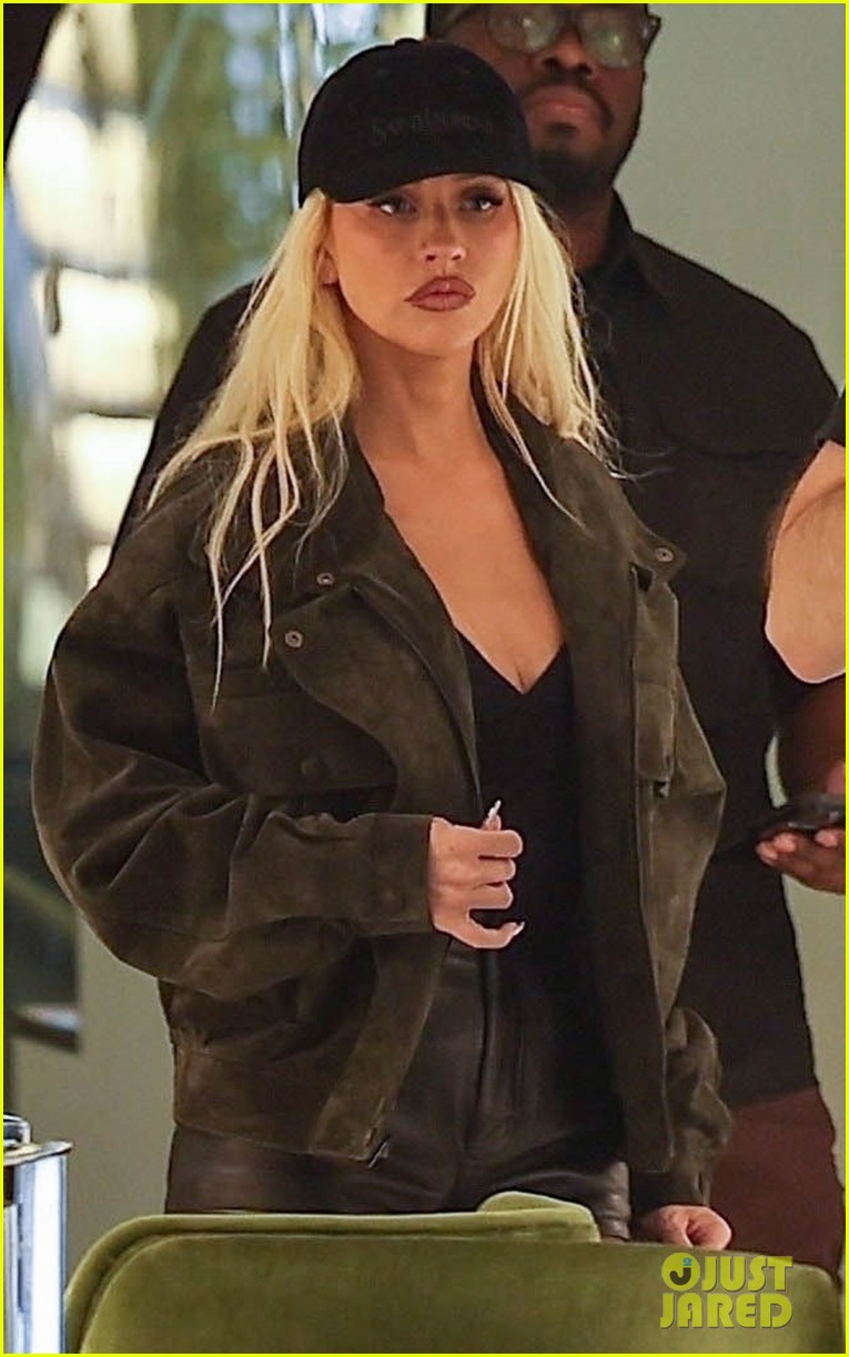 Christina Aguilera Hits Up High-End Fashion Stores in LA  Ahead of the Holidays