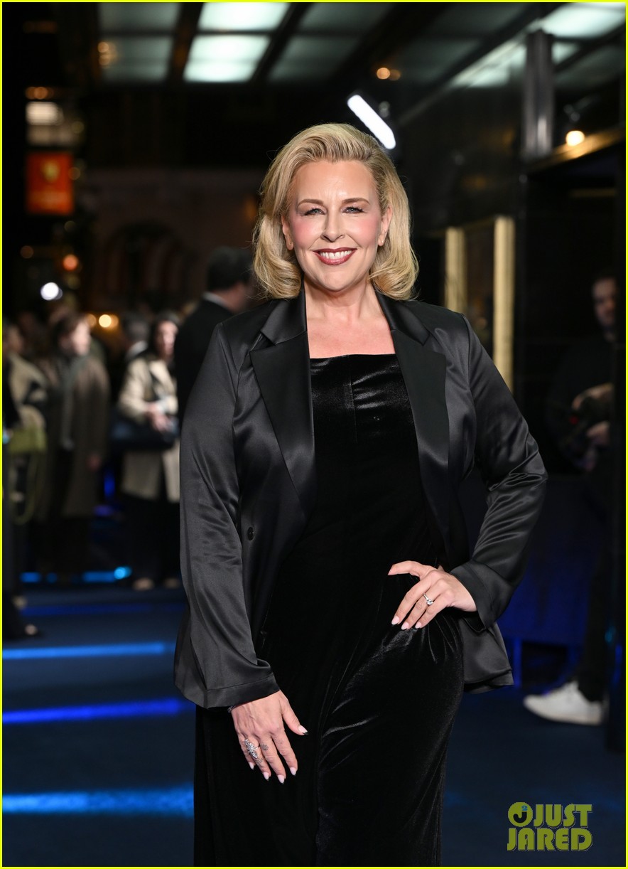 Emmy Winner Erin Doherty Hides Face Behind Lace Look at 'A Thousand Blows' Season 2 Premiere