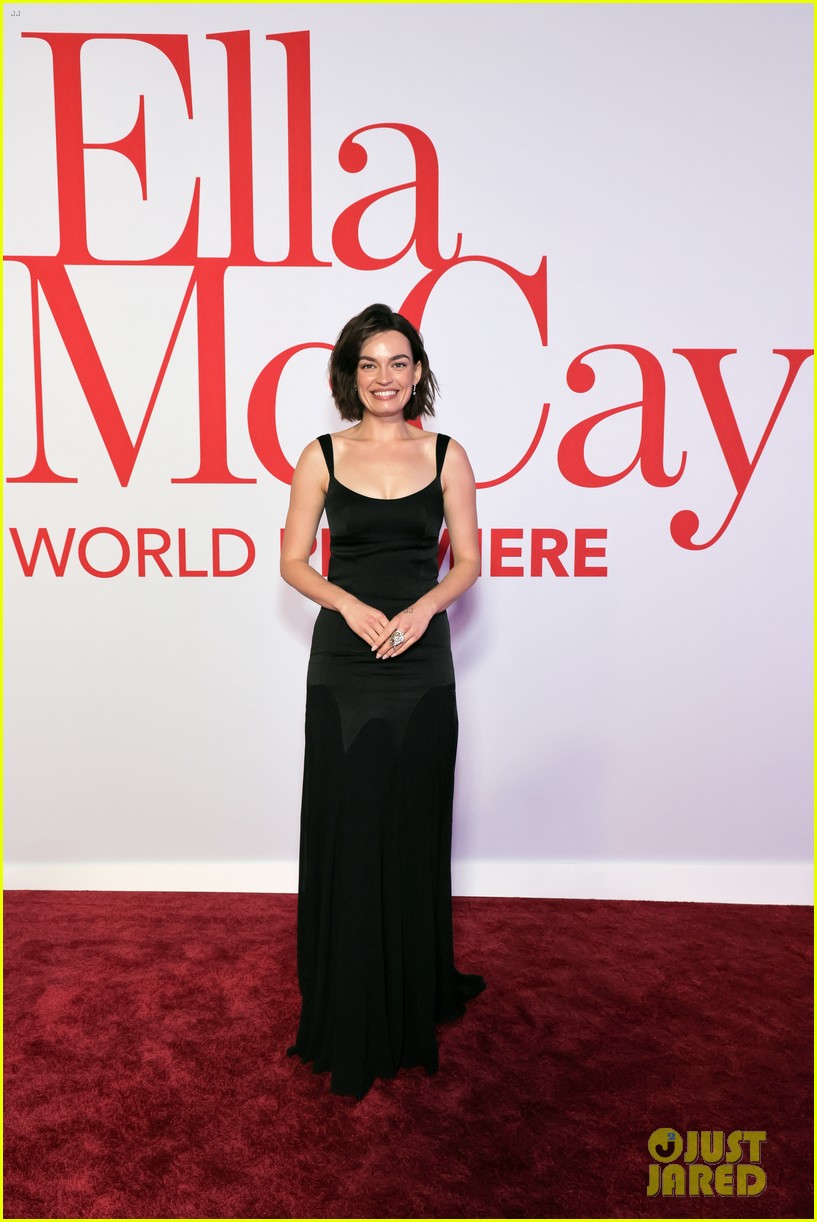 Emma Mackey Makes Rare Red Carpet Appearance with Boyfriend Martin Aleman at 'Ella McCay' World Premiere!