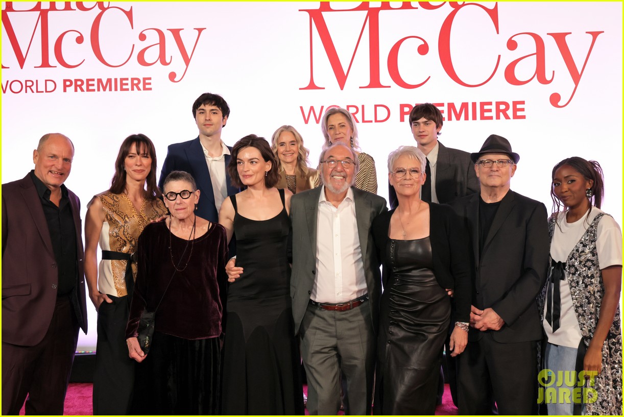 Emma Mackey Makes Rare Red Carpet Appearance with Boyfriend Martin Aleman at 'Ella McCay' World Premiere!