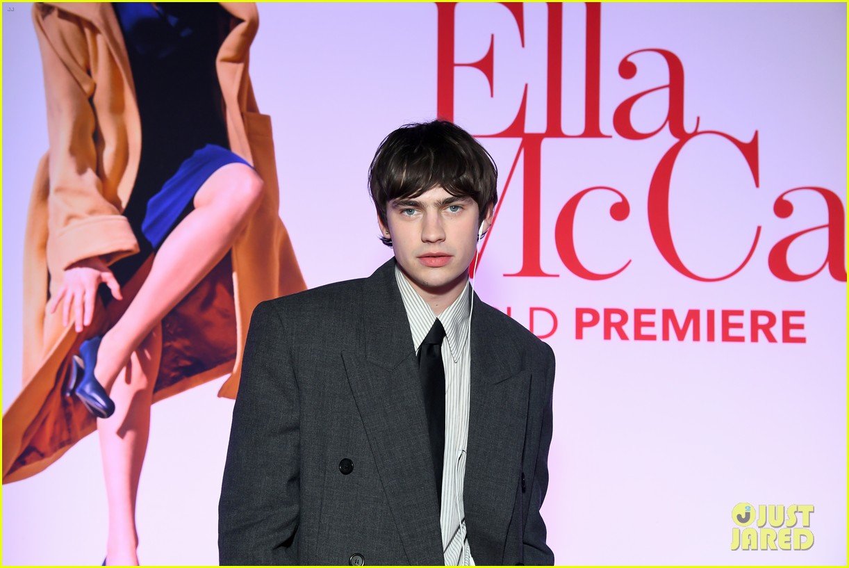 Emma Mackey Makes Rare Red Carpet Appearance with Boyfriend Martin Aleman at 'Ella McCay' World Premiere!