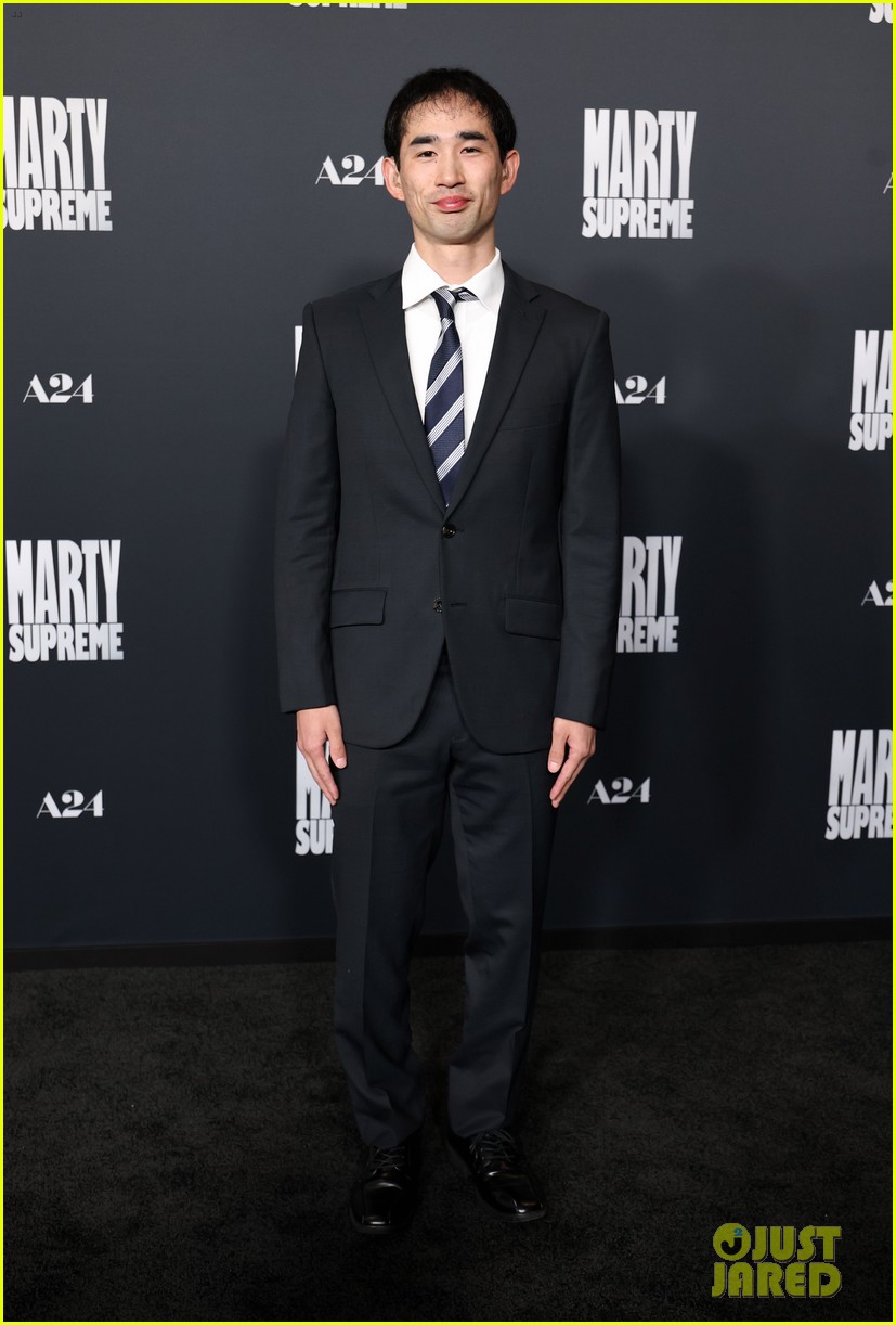 Odessa A'zion Goes Shirtless Under Her Blazer at 'Marty Supreme' L.A. Premiere