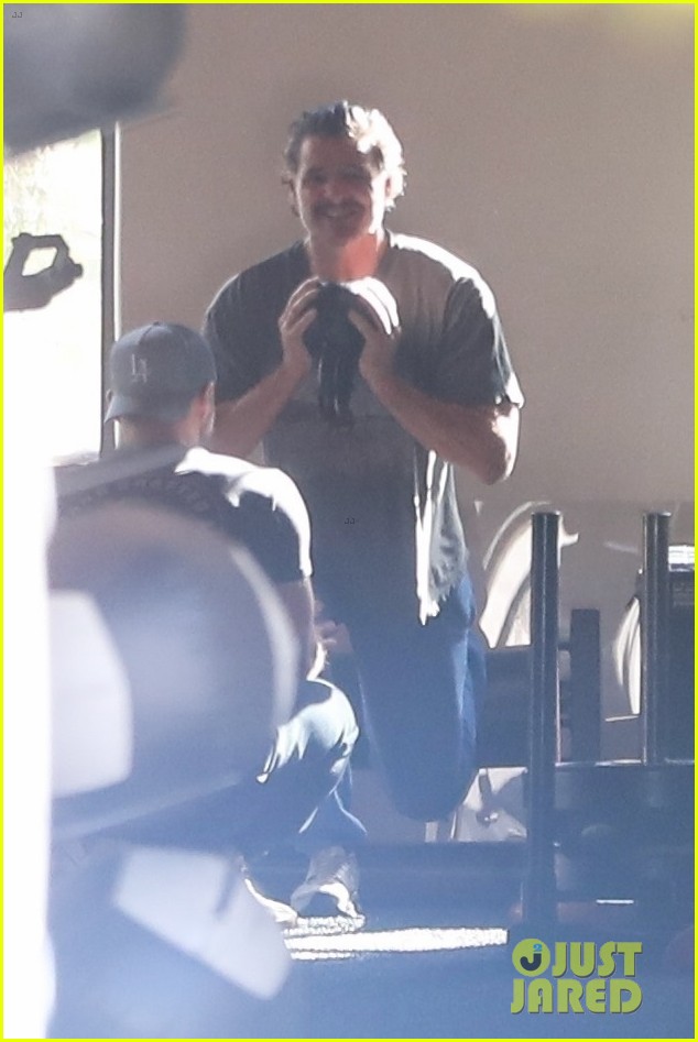 Pedro Pascal Lifts Weights at the Gym Ahead of the New Year