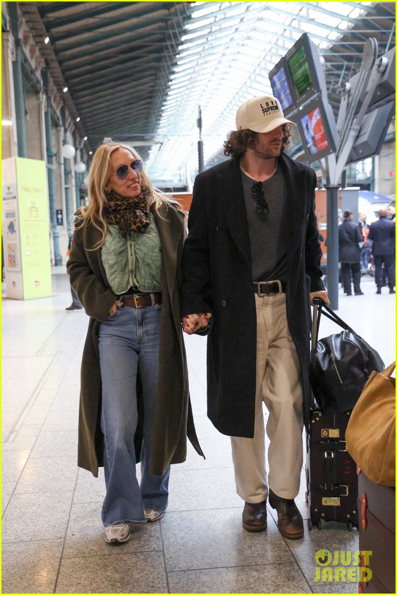 Aaron Taylor Johnson & Sam Taylor Johnson Hold Hands While Arriving in Paris