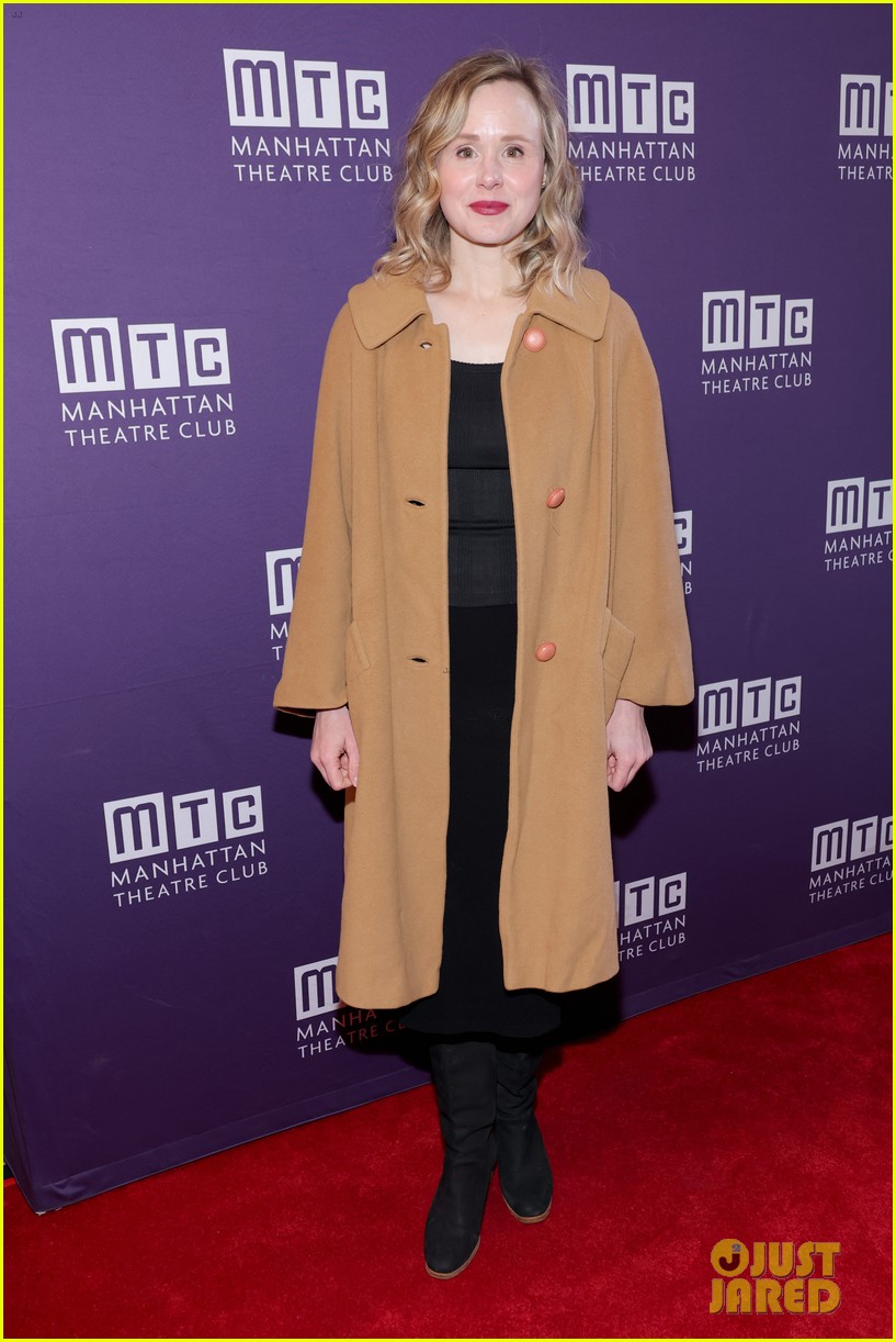 Justin Theroux Supports 'The Leftovers' Co-Star Carrie Coon at Opening Night of 'Bug' on Broadway
