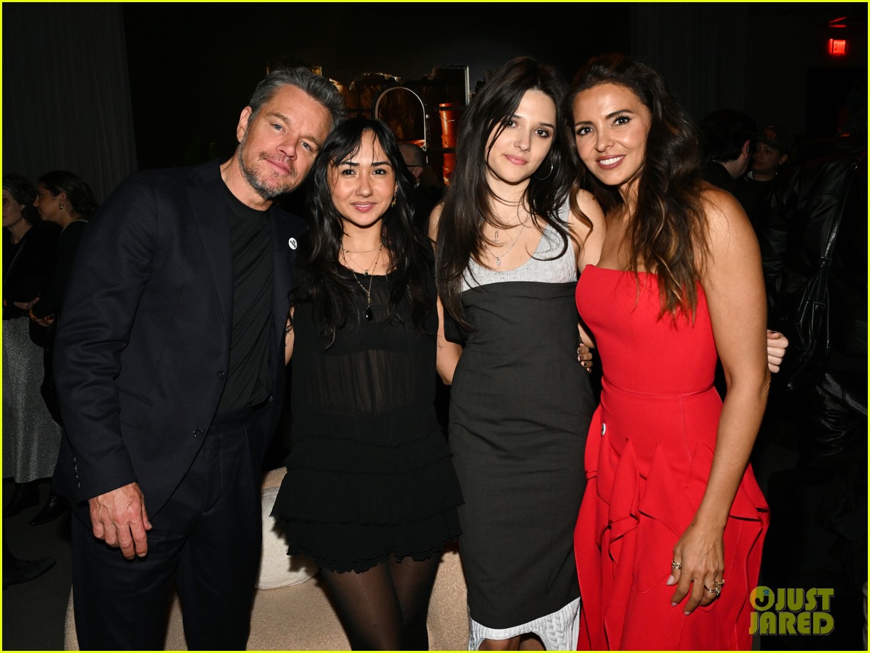 Matt Damon Brings All 4 Daughters to 'The Rip' Premiere, Gets Roasted for His Red Carpet Pose By Gia, 17 (Video)