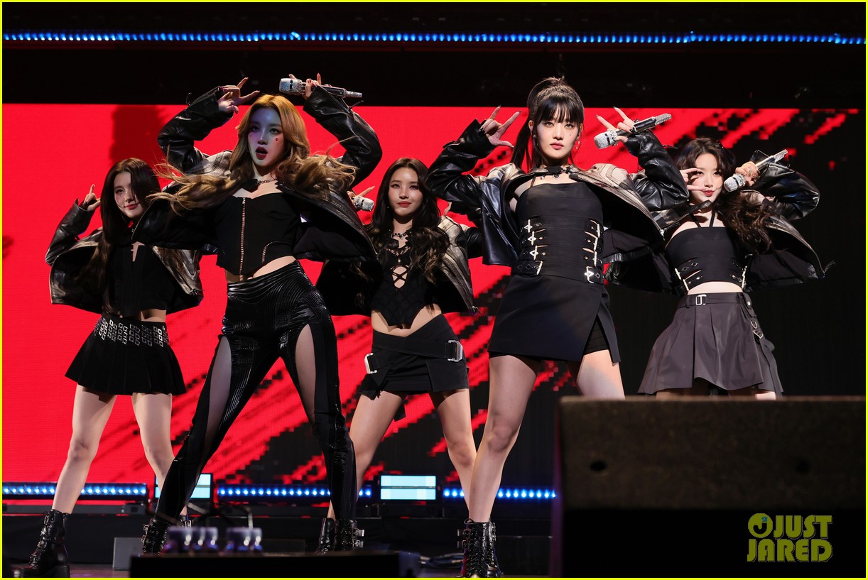 'Mono (feat. Skaiwater)' Lyrics & Meaning: K-Pop Girl Group i-dle Releases Empowerment Anthem