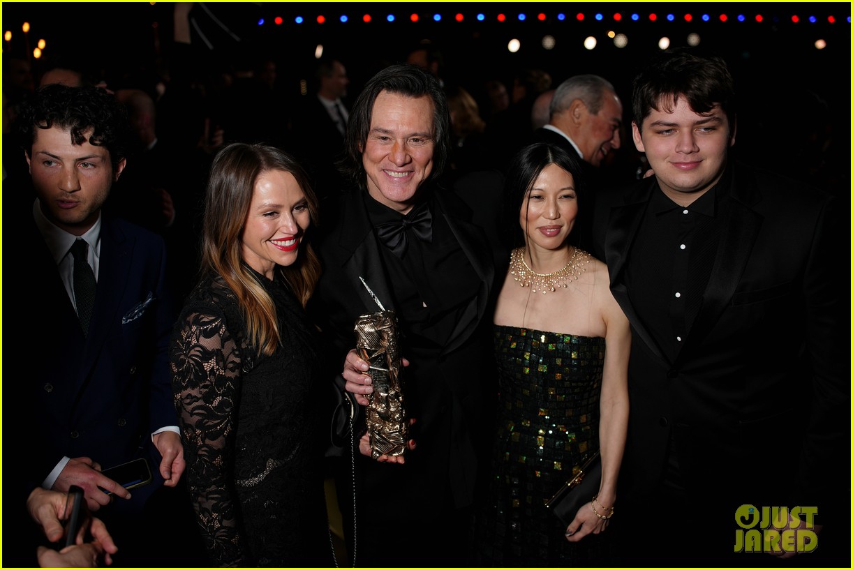 Jim Carrey Goes Public with Girlfriend Minzi After Years Together, Thanks Her at Cesar Awards