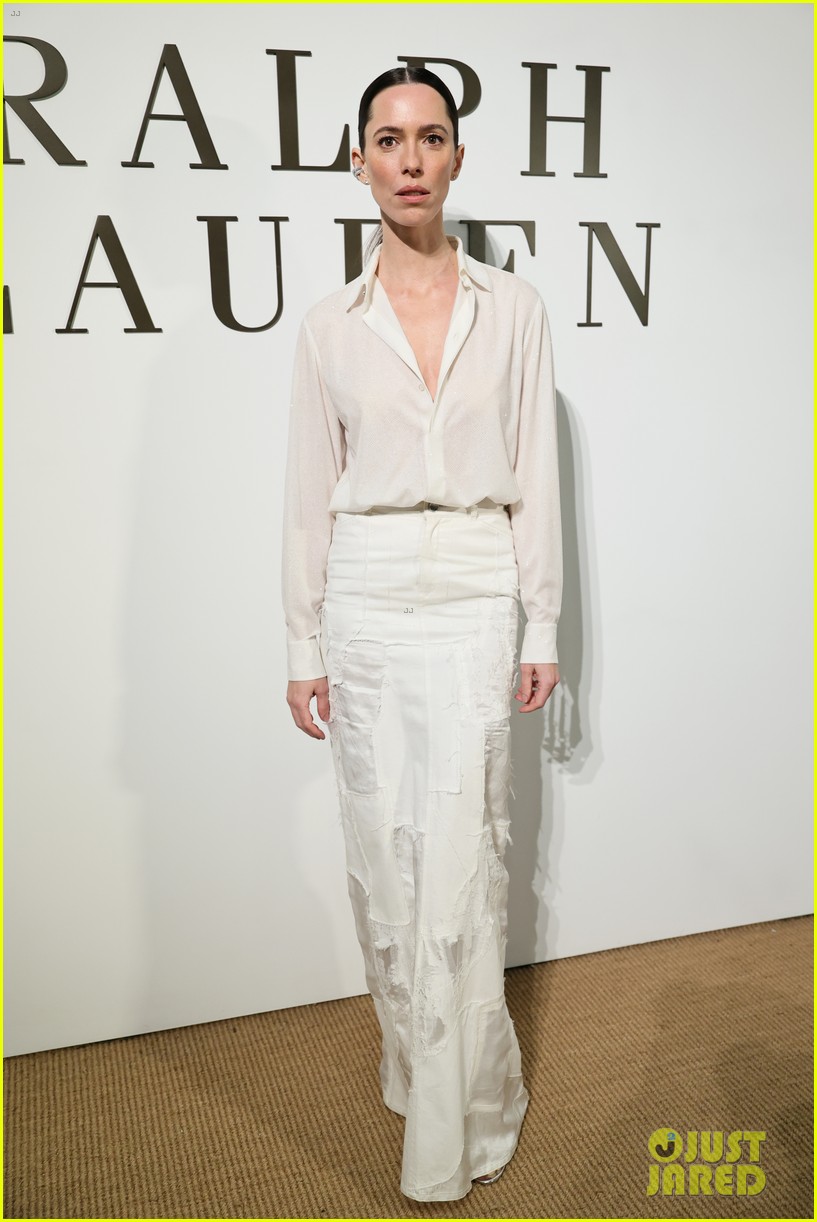 Anne Hathaway Has Front Row Date with Husband Adam Shulman at Ralph Lauren's NYFW Show