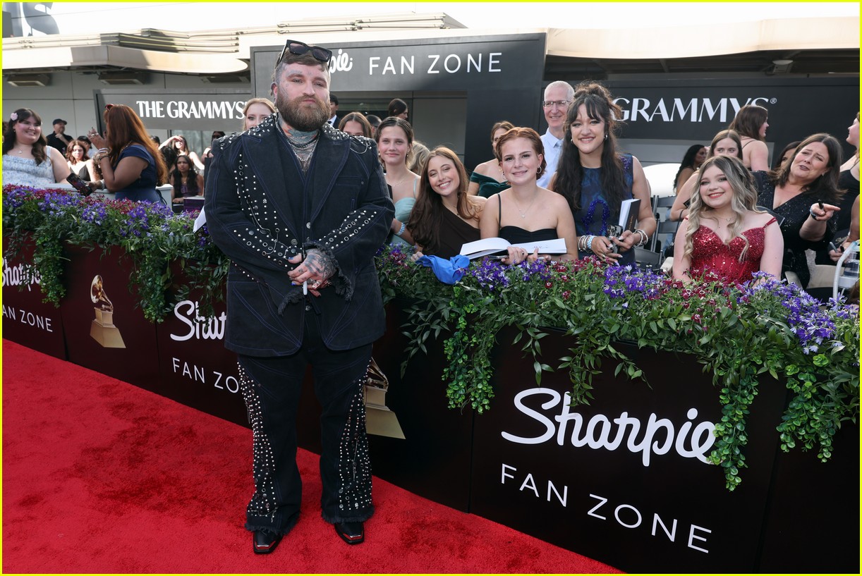 Nominee Teddy Swims Arrives at Grammys 2026: See the Red Carpet Photos