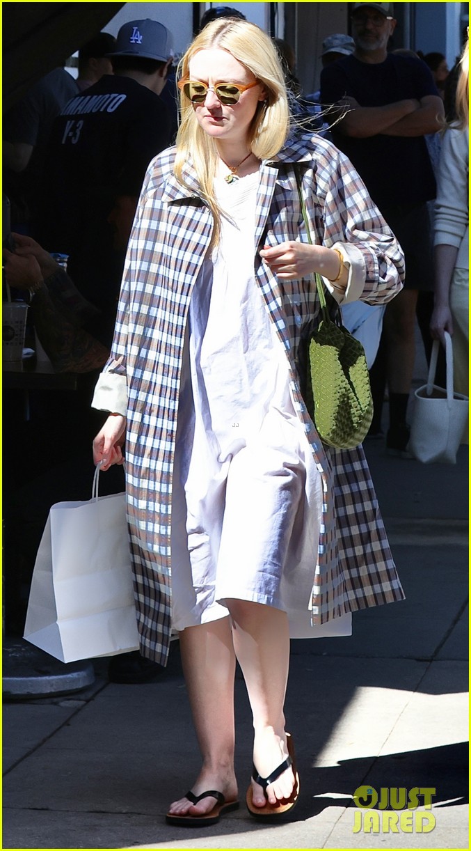 Dakota Fanning Grabs Lunch in LA with Sister Elle Fanning & Her Boyfriend Gus Wenner