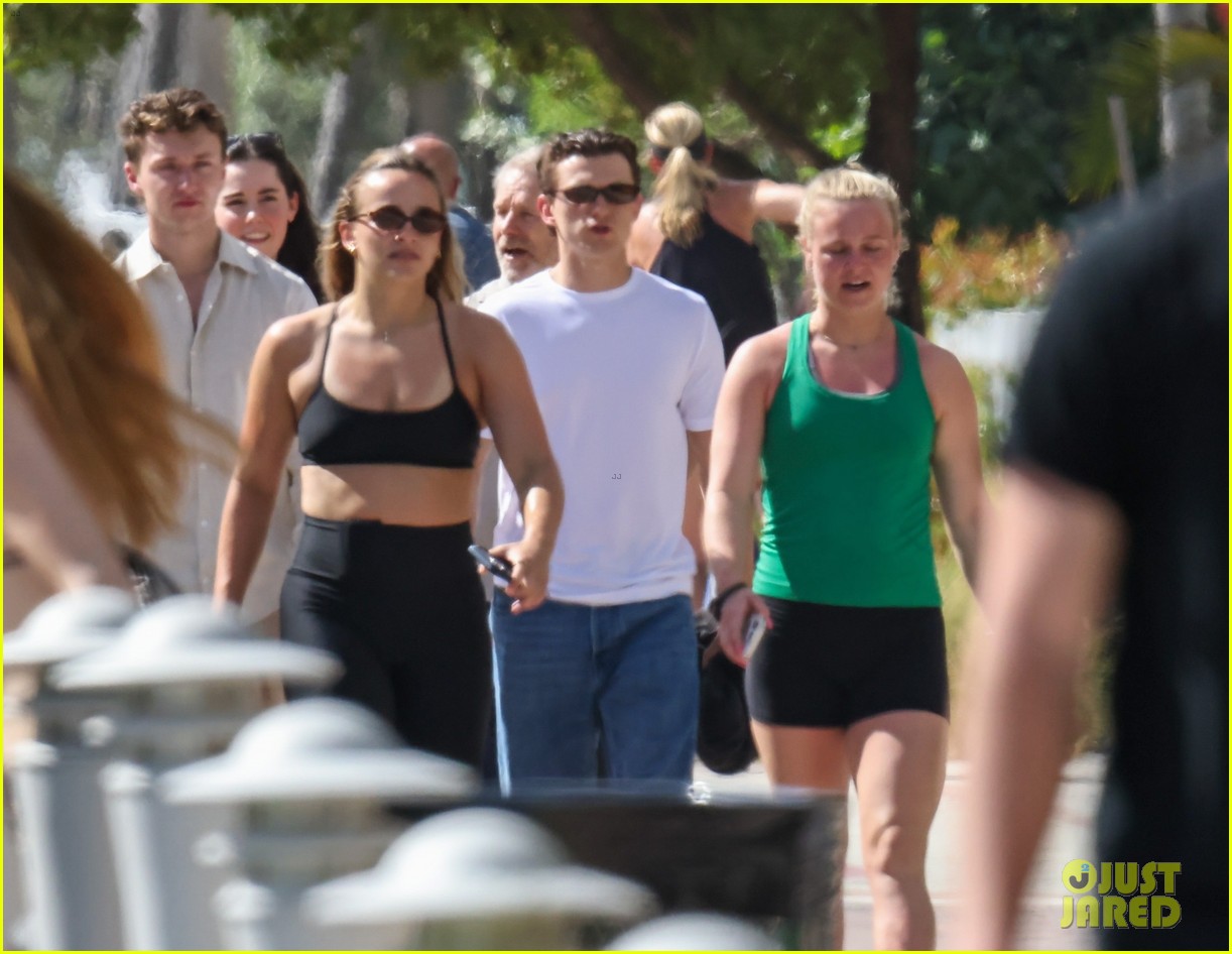 New Tom Holland Photos Show Him Without Wedding Ring Amid Rumors He Married Zendaya