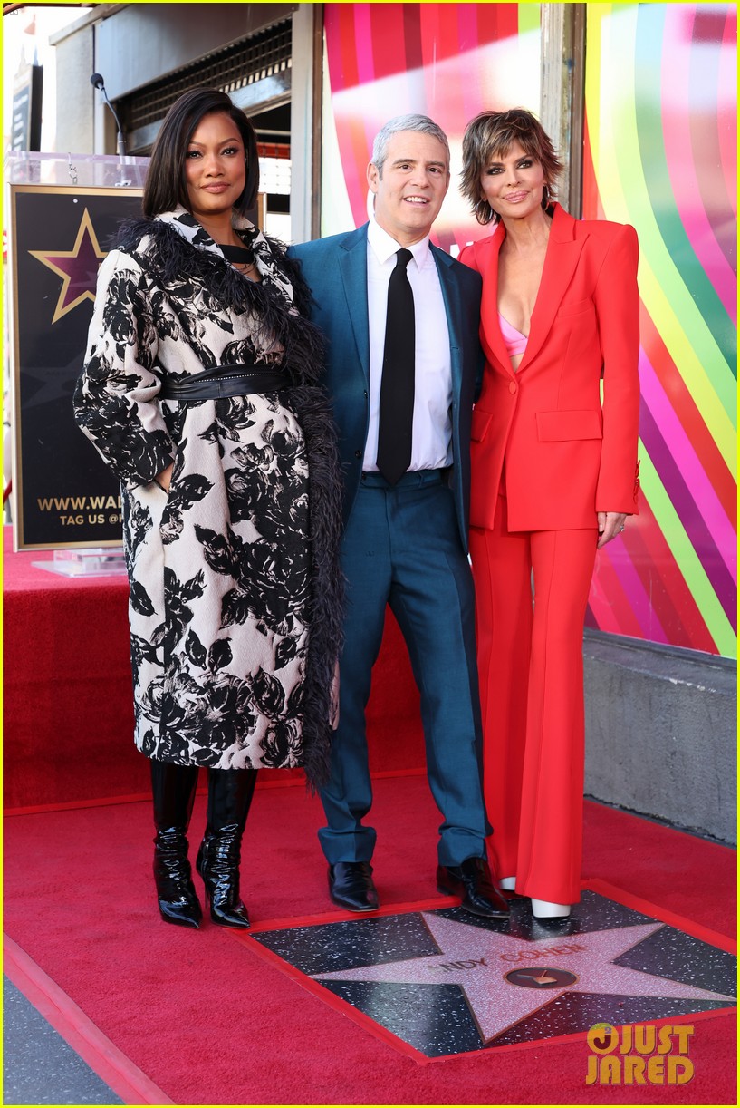 Andy Cohen Reacts to Rumor Lisa Rinna Got Offered $1 Million to Return to 'Real Housewives'
