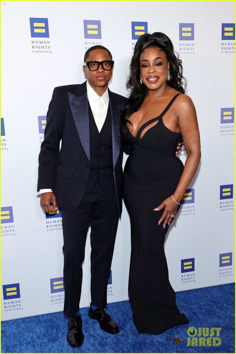 Lisa Kudrow & RuPaul Help Honor Michael Patrick King at Human Rights Campaign Dinner