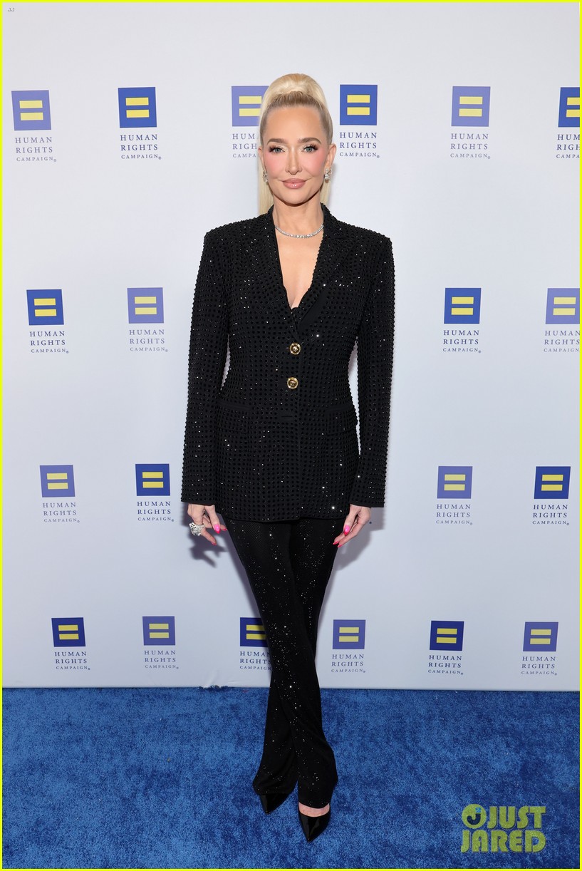 Lisa Kudrow & RuPaul Help Honor Michael Patrick King at Human Rights Campaign Dinner